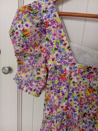 Vestido floral midi escote cuadrado