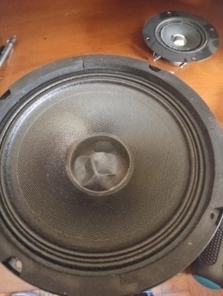 Altavoces Fonestar FPW-100 y altavoz pequeño