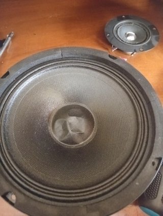 Altavoces Fonestar FPW-100 y altavoz pequeño