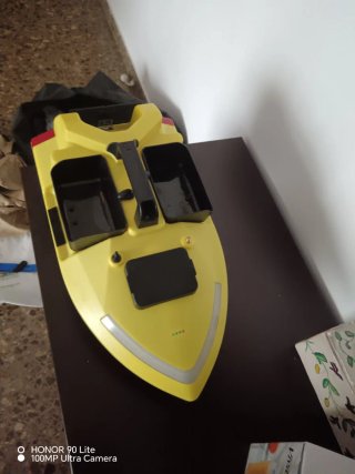 Barco cebador con GPS
