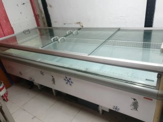 Congelador Arneg funcionando