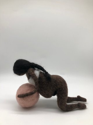 Muñeca artística embarazada con balón