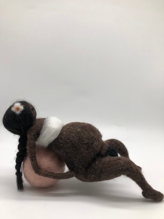 Muñeca artística embarazada con balón