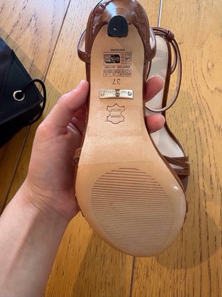 Tacones Marciano by Guess Marrones