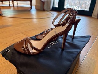 Tacones Marciano by Guess Marrones