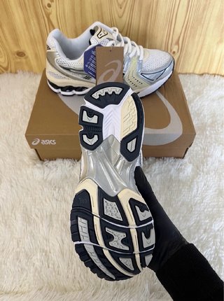 Asics Gel Kayano 14 Gris y Blanco