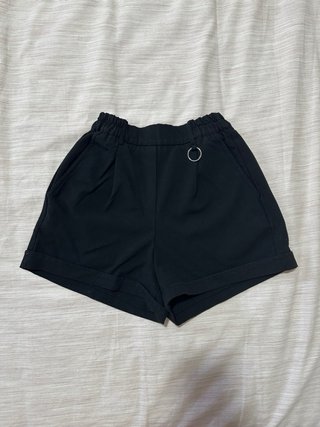 Calções pretos Bershka com argola