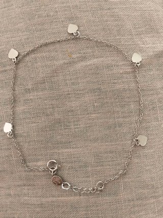 Tobillera de plata con corazones