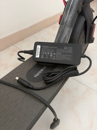 Patinete Eléctrico Xiaomi + Cargador