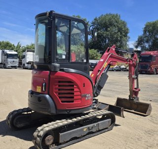 RETROEXCAVADORA GIRATORIA YANMAR VIO27 LW