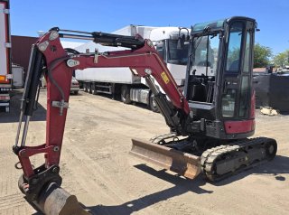 RETROEXCAVADORA GIRATORIA YANMAR VIO27 LW