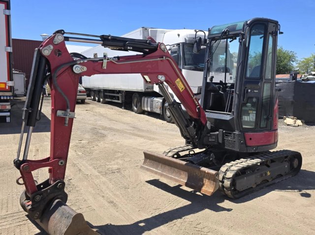 RETROEXCAVADORA GIRATORIA YANMAR VIO27 LW