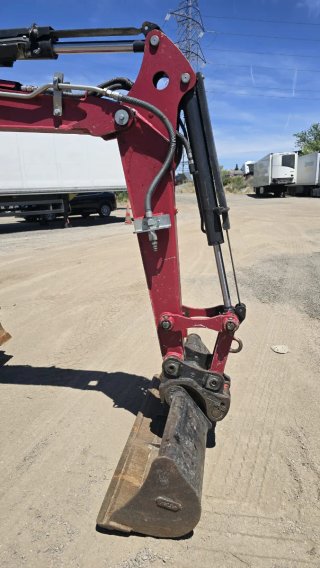 RETROEXCAVADORA GIRATORIA YANMAR VIO27 LW