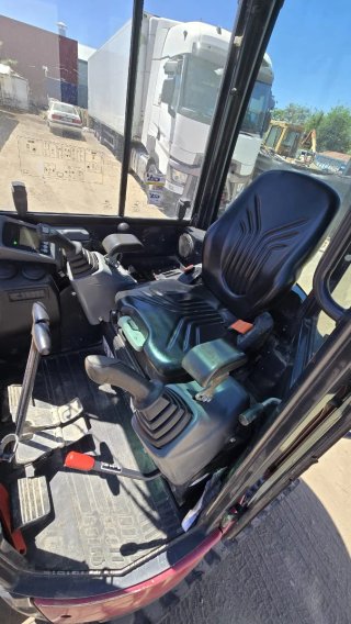 RETROEXCAVADORA GIRATORIA YANMAR VIO27 LW