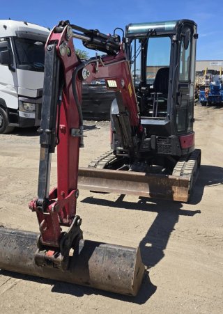 RETROEXCAVADORA GIRATORIA YANMAR VIO27 LW