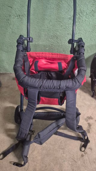 Mochila Portabebés Senderismo Roja y negra