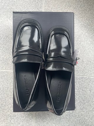 Mocasines Pull&Bear negros charol tacón Talla 36