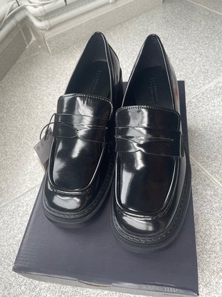 Mocasines Pull&Bear negros charol tacón Talla 36