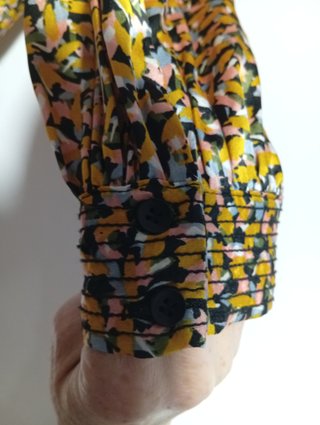 Camisa estampada cuello alto manga larga