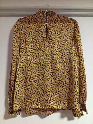 Camisa estampada cuello alto manga larga