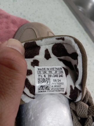 Zapatillas Adidas Spezial Marrones y Blancas