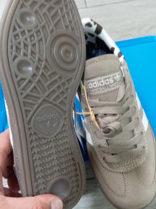 Zapatillas Adidas Spezial Marrones y Blancas