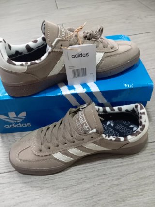 Zapatillas Adidas Spezial Marrones y Blancas