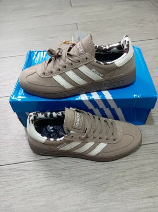 Zapatillas Adidas Spezial Marrones y Blancas