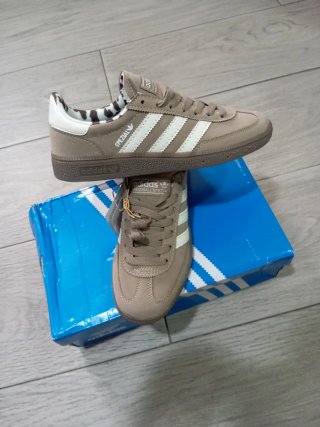 Zapatillas Adidas Spezial Marrones y Blancas