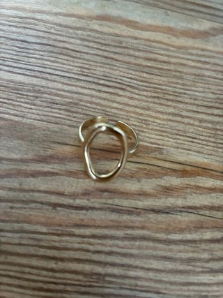 Anillo dorado circular