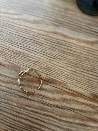 Anillo dorado circular