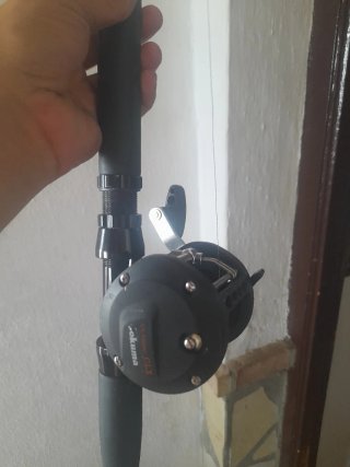 Caña y carrete de pesca urge venta para embarcació