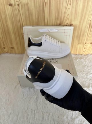 Alexander McQueen Blanco y Negro