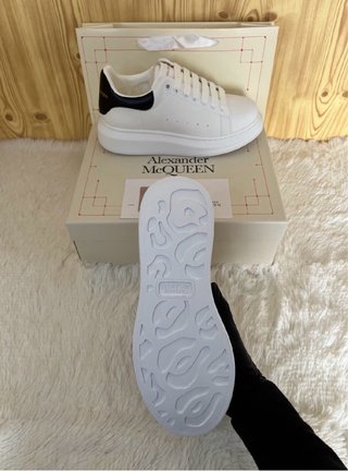 Alexander McQueen Blanco y Negro