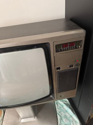 Televisor Philips K9 Goya Royal 877 con pedestal