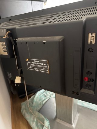 Televisor Philips K9 Goya Royal 877 con pedestal