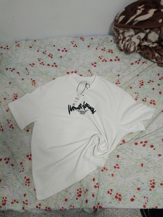 Camiseta Bershka Blanca Estampada