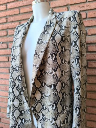Blazer Zara estampado serpiente