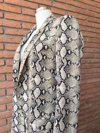 Blazer Zara estampado serpiente