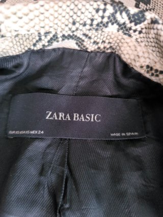 Blazer Zara estampado serpiente
