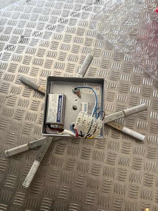Lámpara de mesa moderna