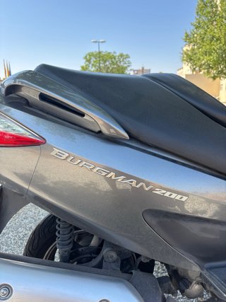 Suzuki Burgman 200 gris
