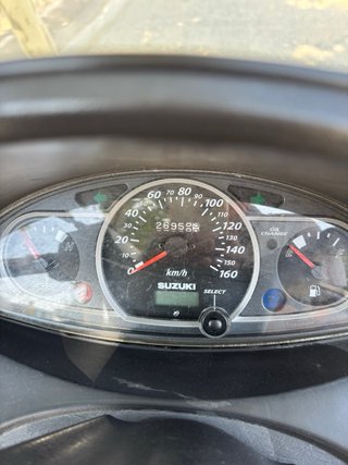 Suzuki Burgman 200 gris