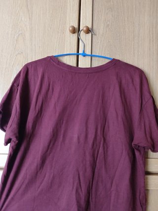 Camiseta crop Bershka burdeos