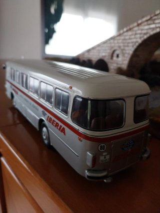 Autobús Iberia escala 1:43