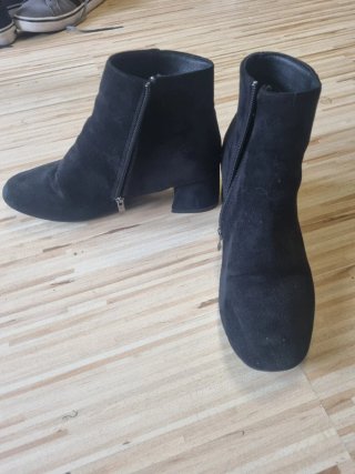 Botines tacón negros suaves talla 40