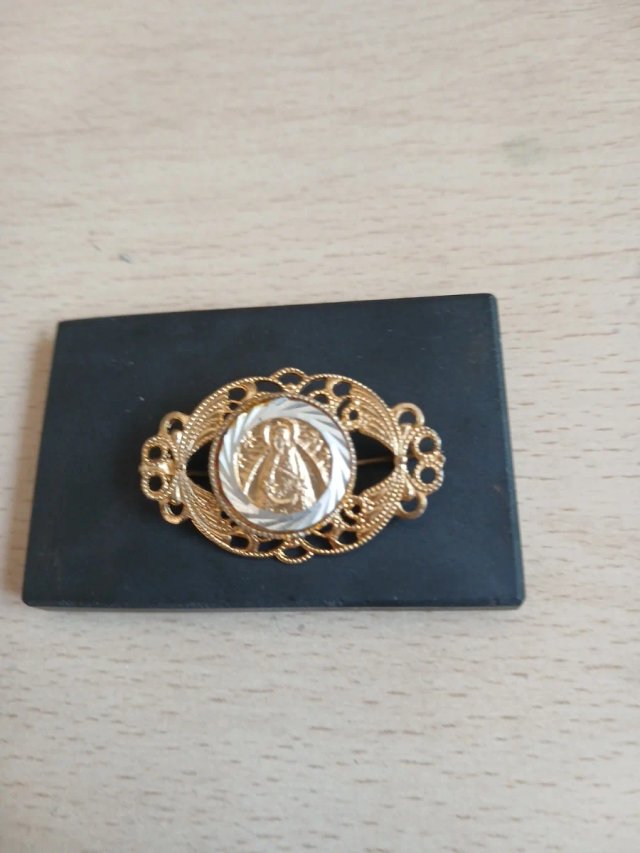 Broche vintage chapado oro y plata mide 4x3 cms