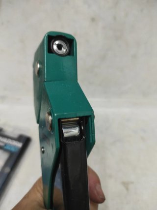 Remachadora cabeza giratoria