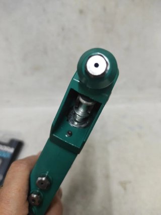 Remachadora cabeza giratoria