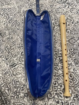 Flauta dulce con funda decorada